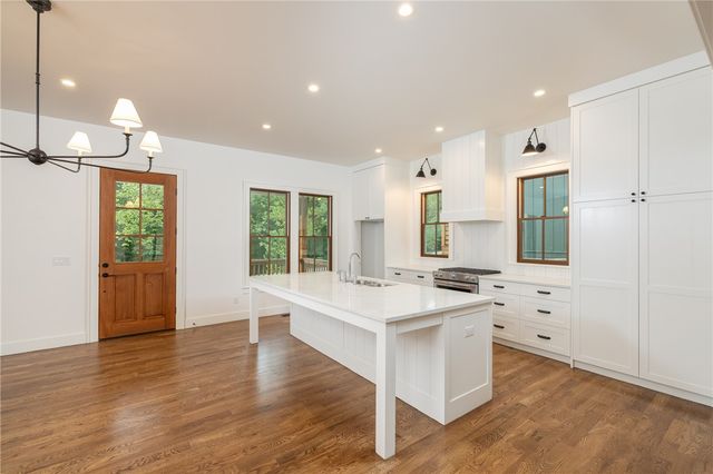 1738 W Markham Road, Fayetteville, AR 72701