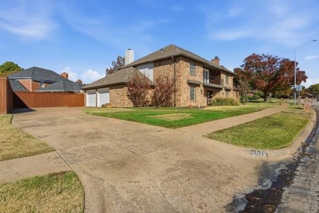 2015 Wimbledon Drive, Arlington, TX 76017