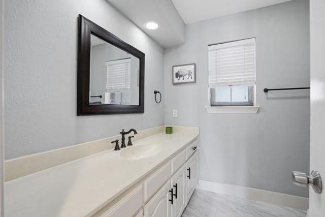 2015 Wimbledon Drive, Arlington, TX 76017