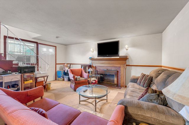 126 Montaup Ave, Dracut, MA 01826