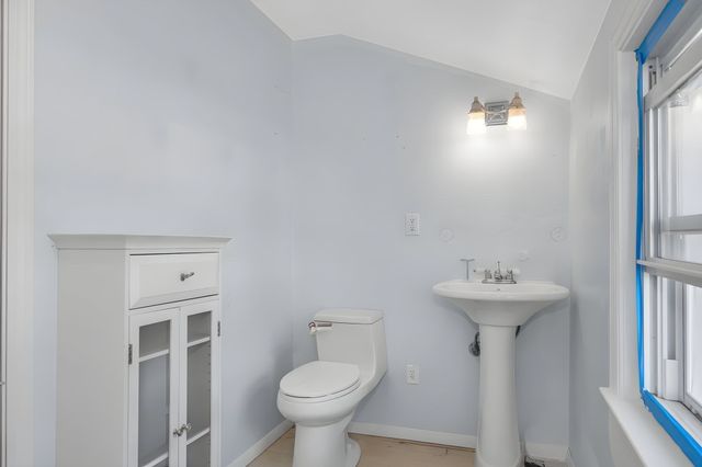 126 Montaup Ave, Dracut, MA 01826