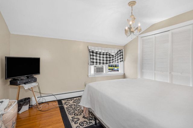 126 Montaup Ave, Dracut, MA 01826