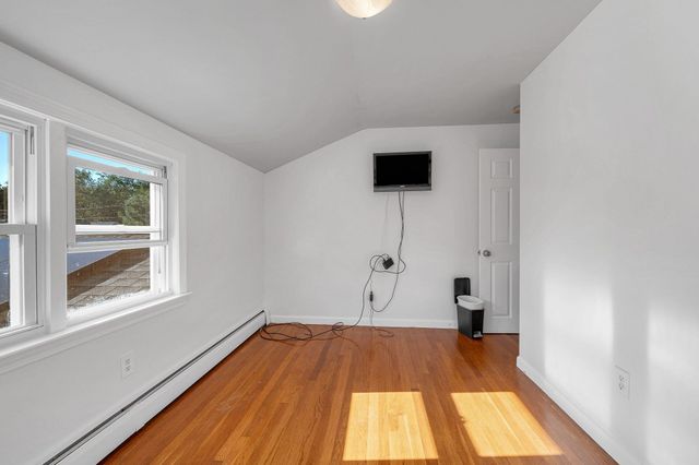 126 Montaup Ave, Dracut, MA 01826