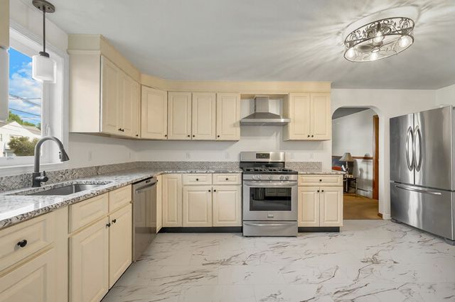 126 Montaup Ave, Dracut, MA 01826