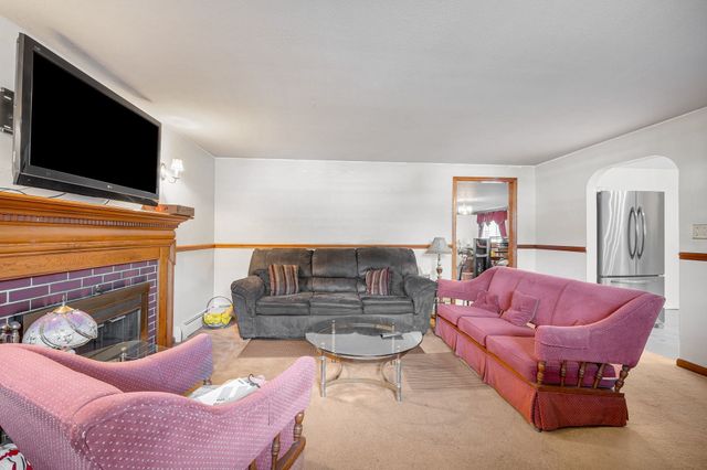 126 Montaup Ave, Dracut, MA 01826