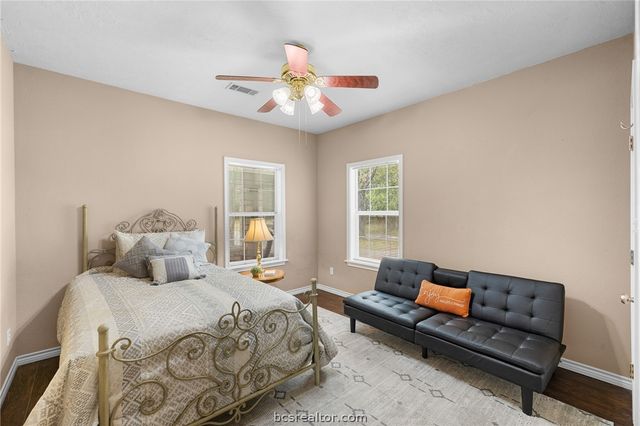 4196 Winding Road, Hearne, TX 77859