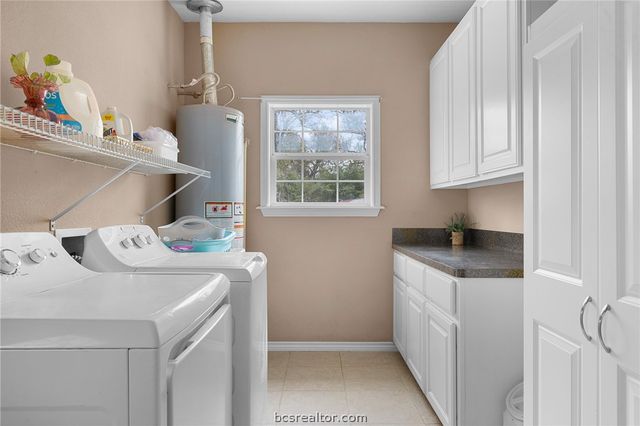 4196 Winding Road, Hearne, TX 77859