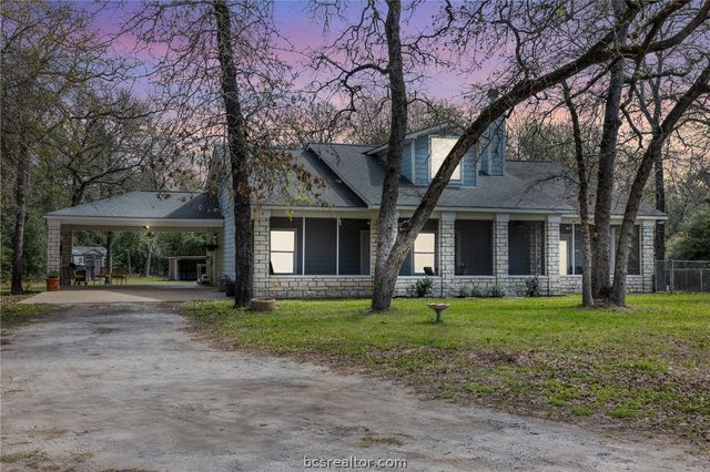 4196 Winding Road, Hearne, TX 77859