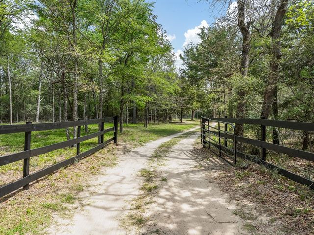 4196 Winding Road, Hearne, TX 77859