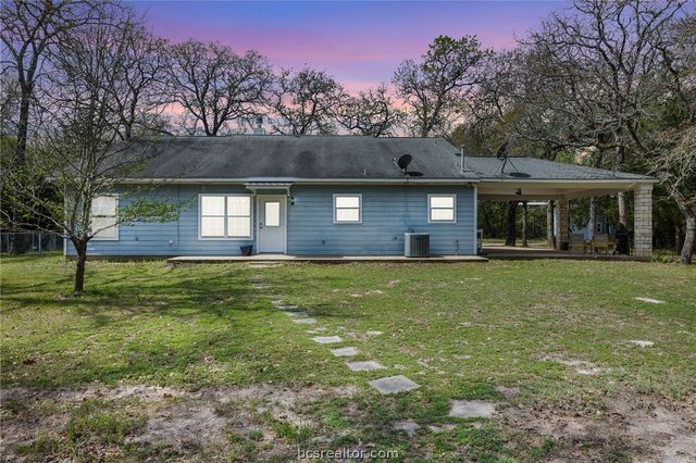 4196 Winding Road, Hearne, TX 77859