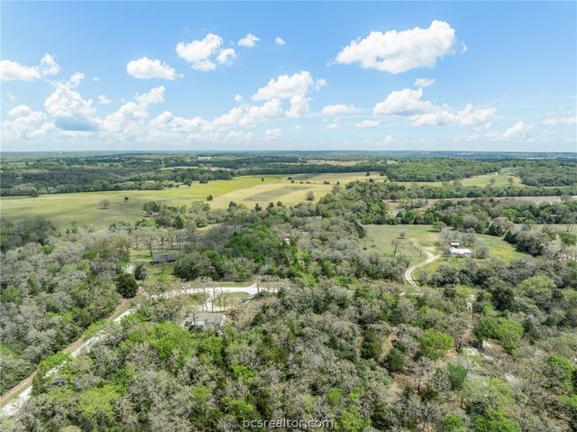 4196 Winding Road, Hearne, TX 77859