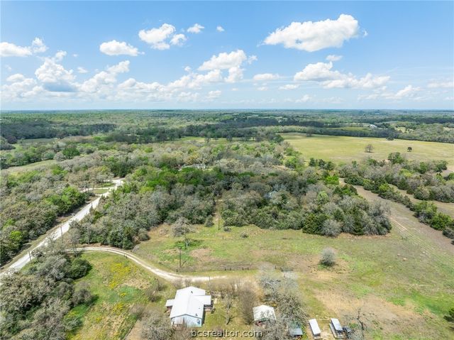 4196 Winding Road, Hearne, TX 77859