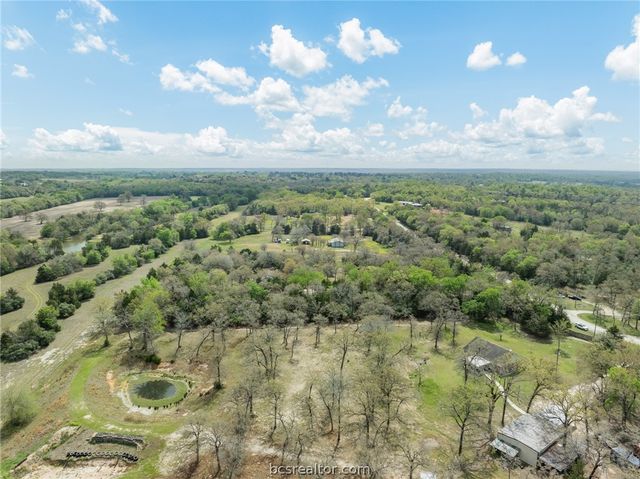 4196 Winding Road, Hearne, TX 77859