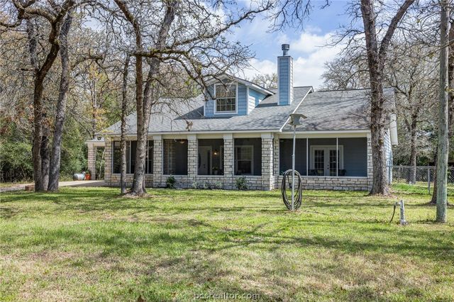 4196 Winding Road, Hearne, TX 77859