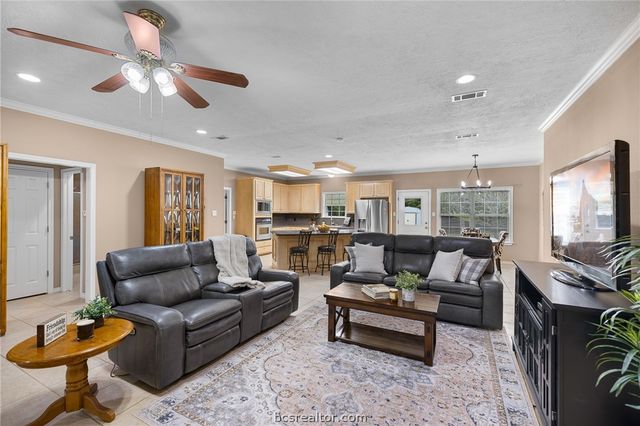 4196 Winding Road, Hearne, TX 77859