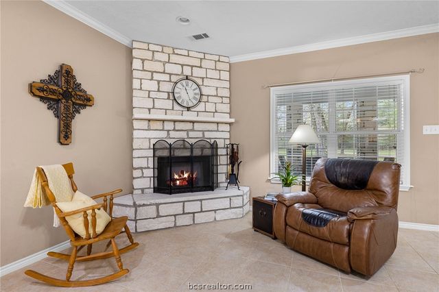 4196 Winding Road, Hearne, TX 77859