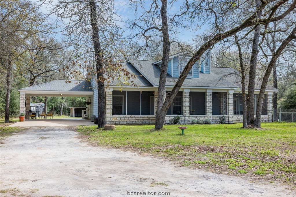 4196 Winding Road, Hearne, TX 77859