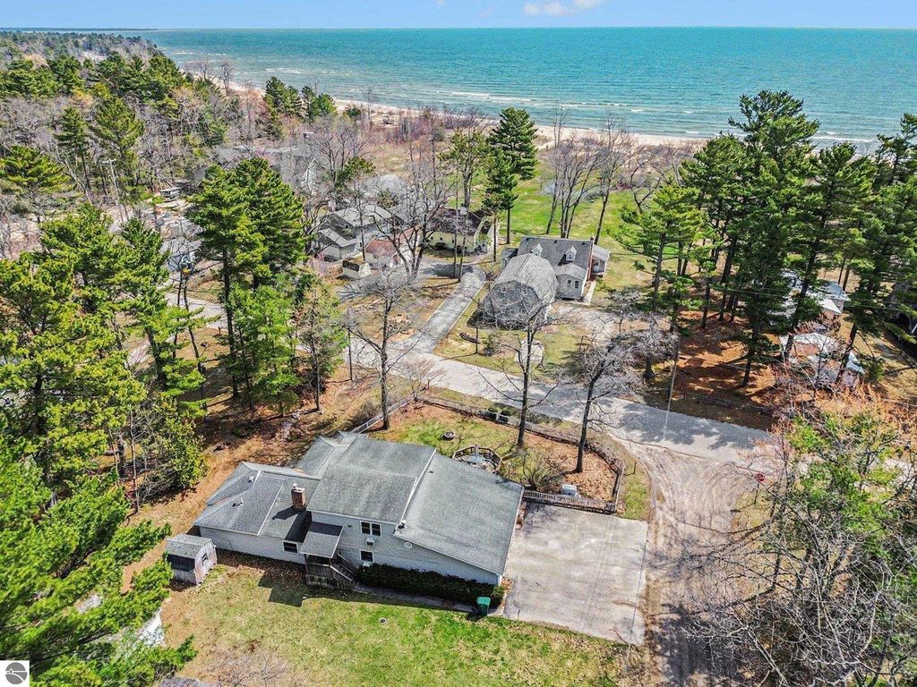 Image 2 of property listing at 509 Huron Hills Drive, East Tawas, MI 48730
