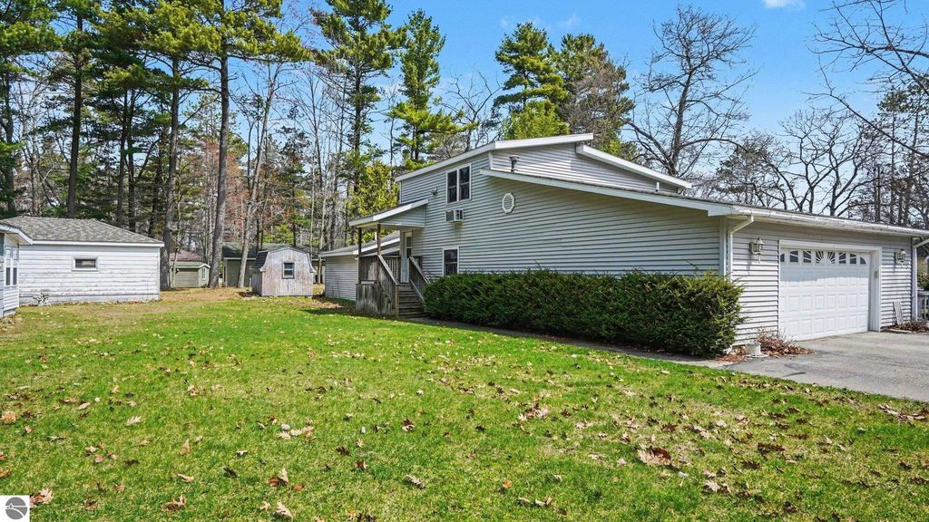 Image 4 of property listing at 509 Huron Hills Drive, East Tawas, MI 48730