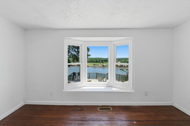 2019 Cedar Bluff Dr, Decaturville, TN 38329