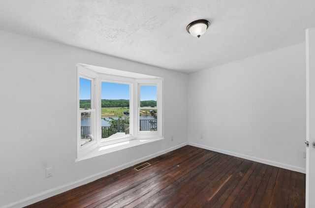 2019 Cedar Bluff Dr, Decaturville, TN 38329