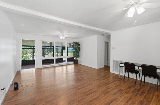 2019 Cedar Bluff Dr, Decaturville, TN 38329