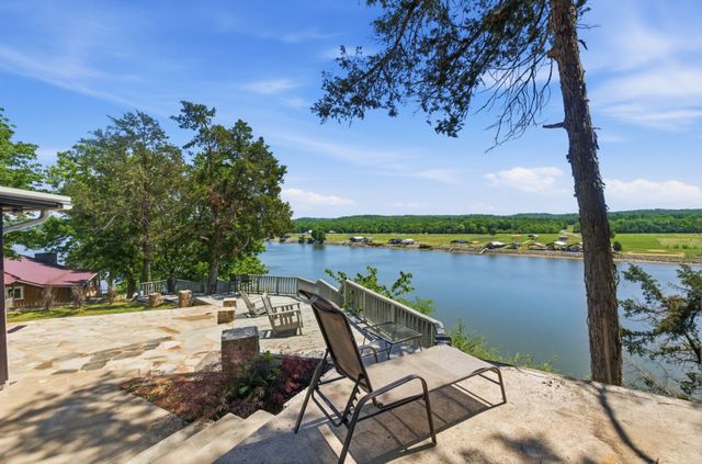 2019 Cedar Bluff Dr, Decaturville, TN 38329