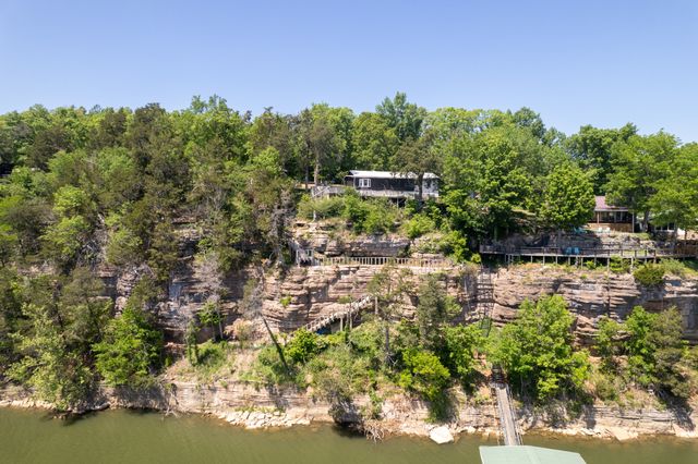 2019 Cedar Bluff Dr, Decaturville, TN 38329