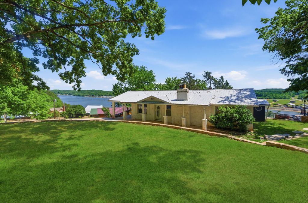 2019 Cedar Bluff Dr, Decaturville, TN 38329