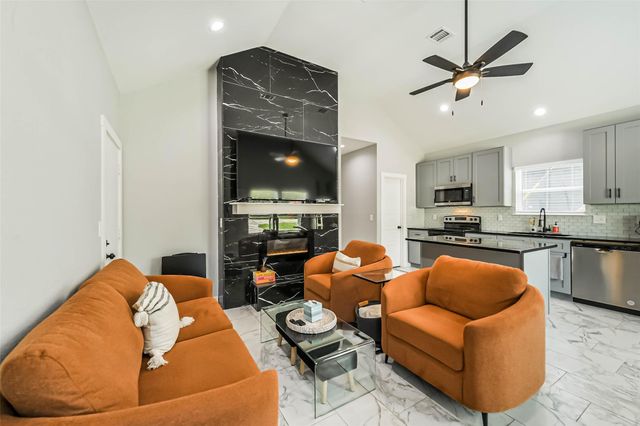16518 Eastchase, Montgomery, TX 77316