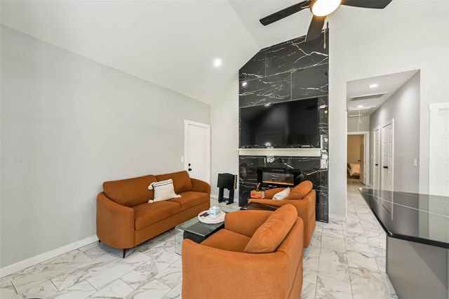 16518 Eastchase, Montgomery, TX 77316