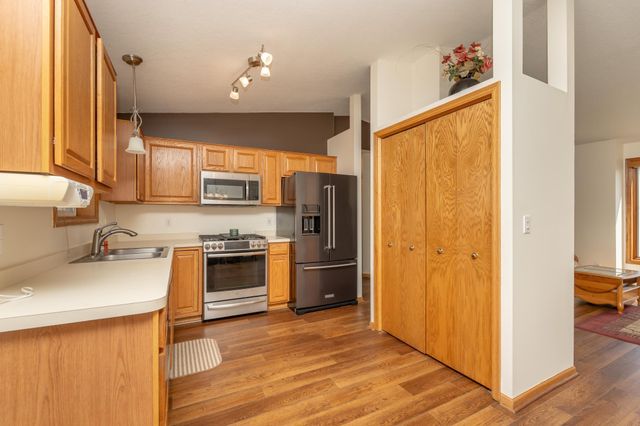 433 Braeburn Drive, Shakopee, MN 55379