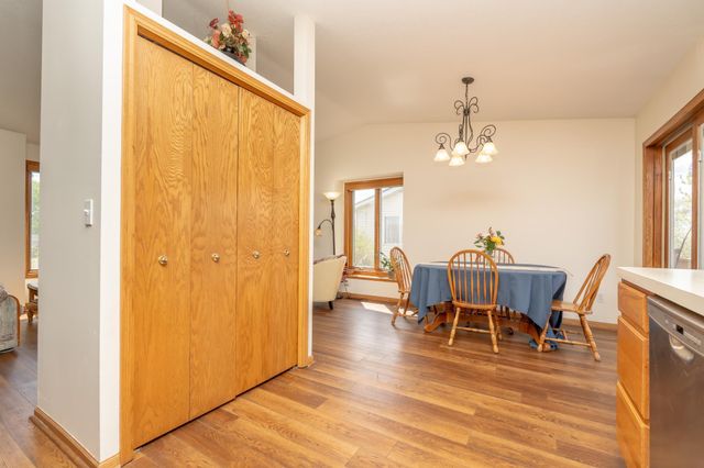 433 Braeburn Drive, Shakopee, MN 55379