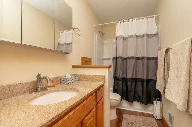 433 Braeburn Drive, Shakopee, MN 55379