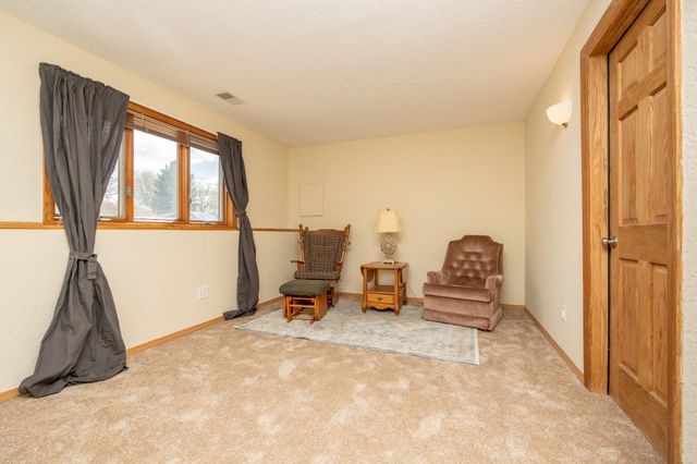 433 Braeburn Drive, Shakopee, MN 55379