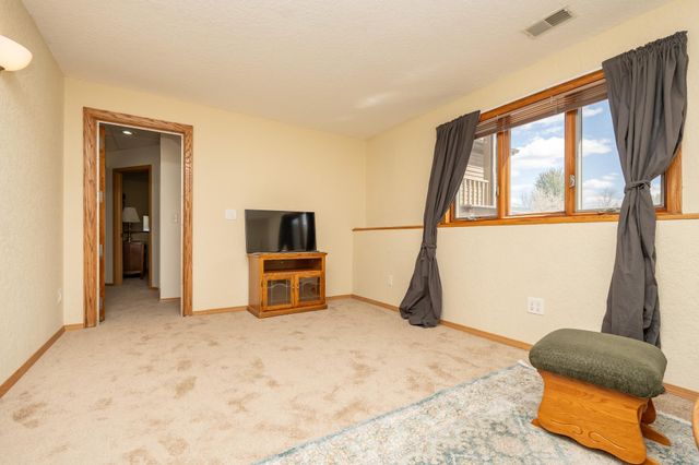 433 Braeburn Drive, Shakopee, MN 55379