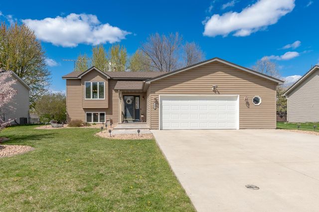 433 Braeburn Drive, Shakopee, MN 55379