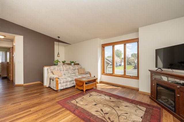 433 Braeburn Drive, Shakopee, MN 55379