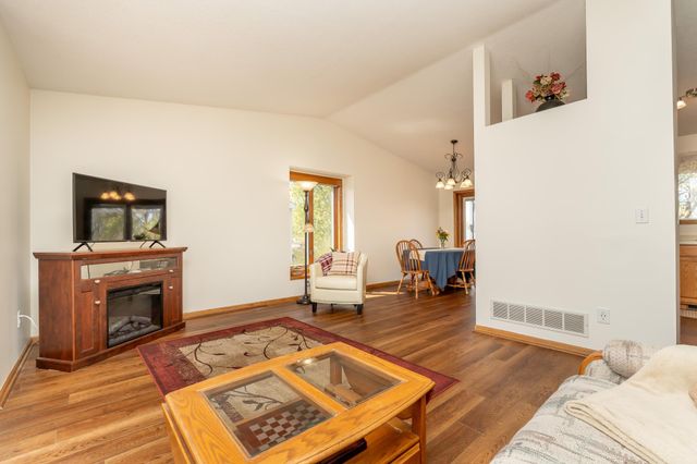 433 Braeburn Drive, Shakopee, MN 55379