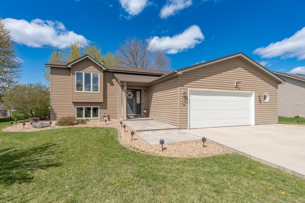 433 Braeburn Drive, Shakopee, MN 55379