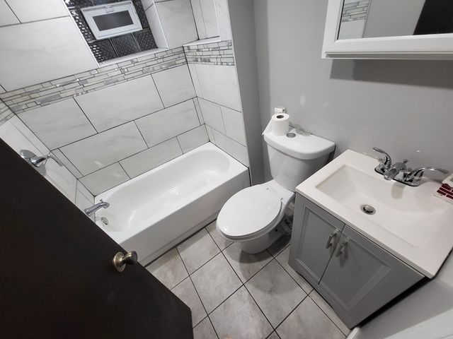 2939 N Lotus Avenue, Chicago, IL 60641