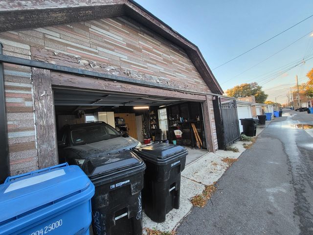 2939 N Lotus Avenue, Chicago, IL 60641