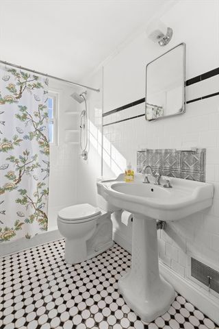 18 Conant St, Beverly, MA 01915