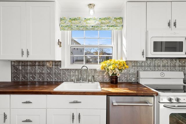 18 Conant St, Beverly, MA 01915