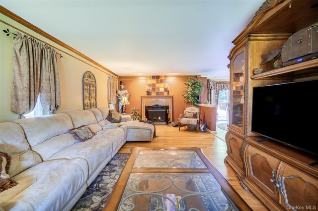 28 Heritage Crossing, Circleville, NY 10919
