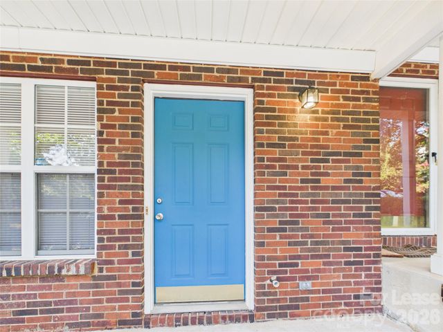 609 mountain water Drive, Charlotte, NC 28262