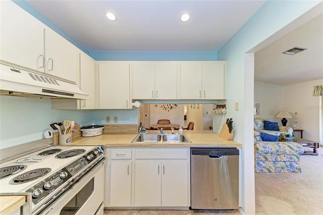 5685 GARDENS DRIVE 5685, Sarasota, FL 34243