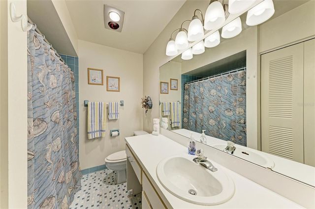 5685 GARDENS DRIVE 5685, Sarasota, FL 34243