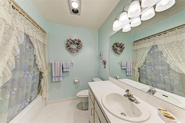 5685 GARDENS DRIVE 5685, Sarasota, FL 34243