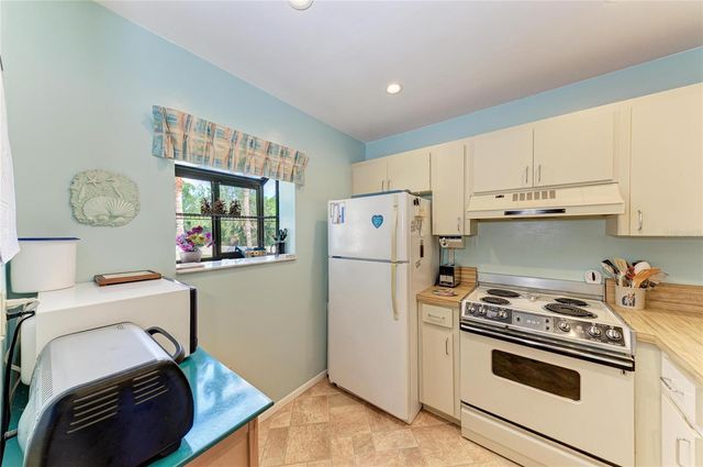 5685 GARDENS DRIVE 5685, Sarasota, FL 34243